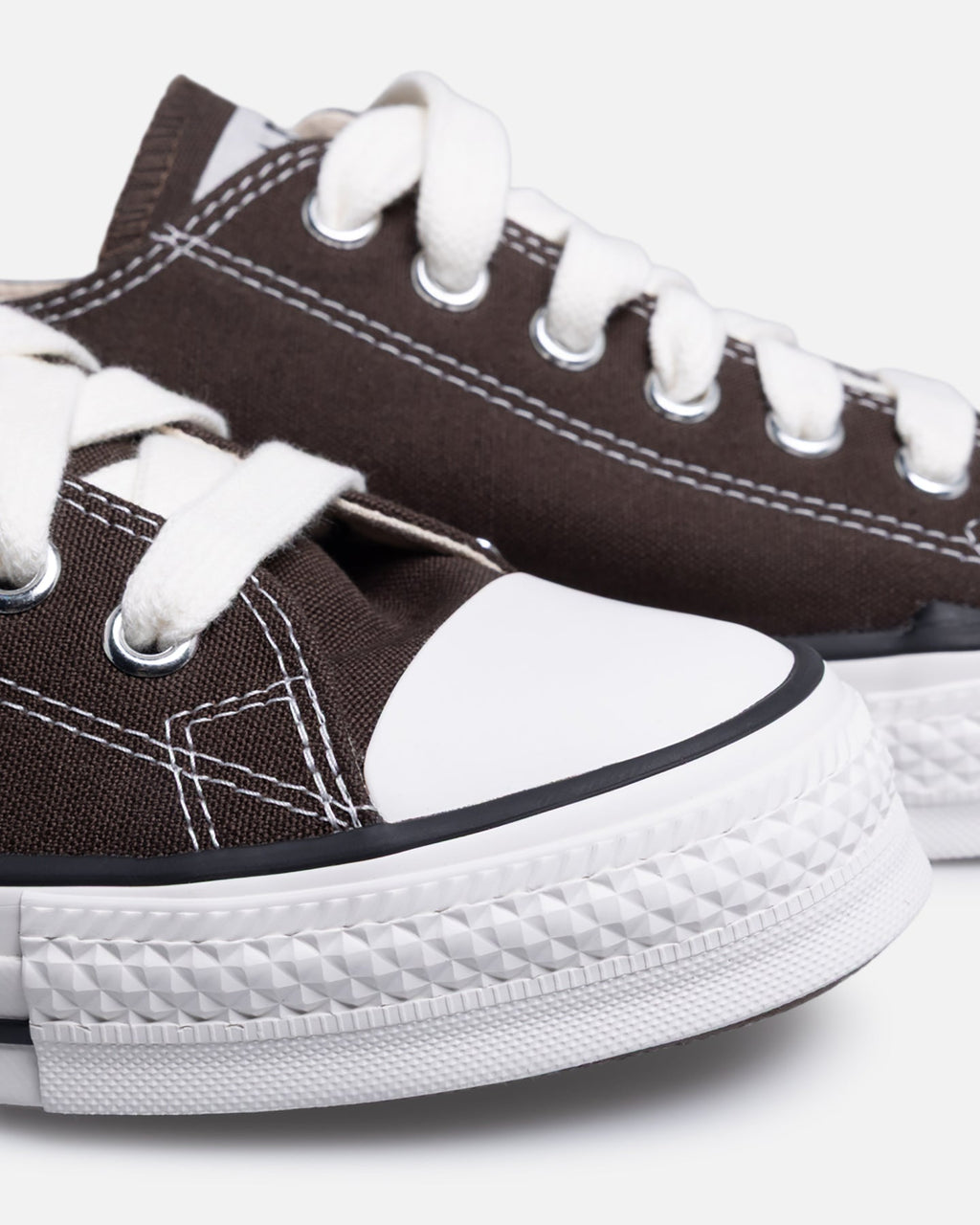 Retro Style Low-Cut Canvas Trainers - Brown
