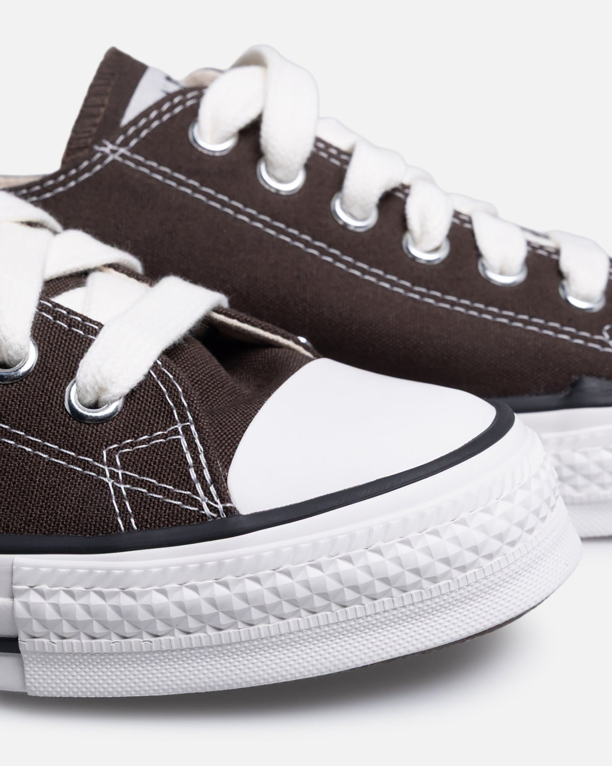 Retro Style Low-Cut Canvas Trainers - Brown