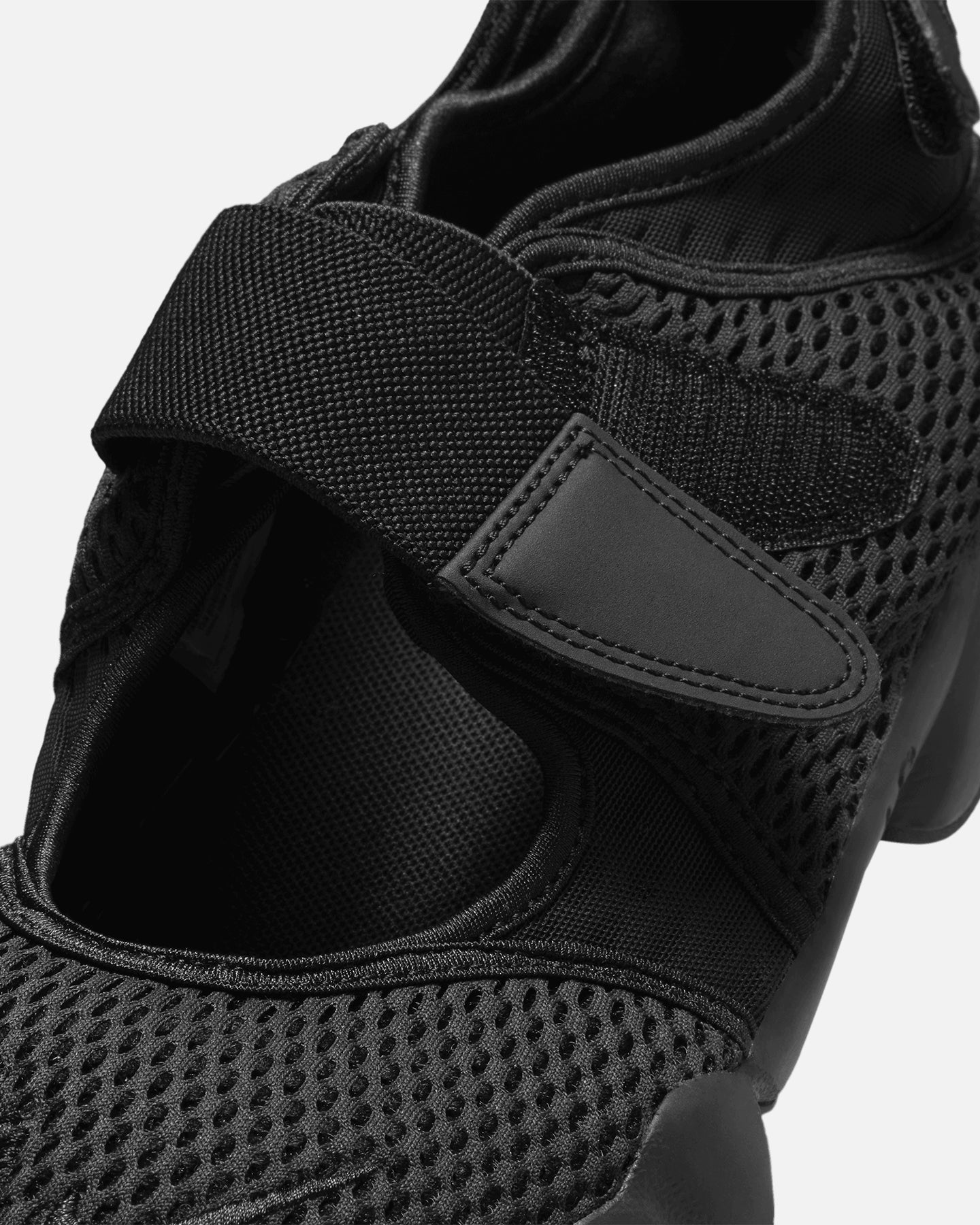 Split-Toe Slip-On Mesh Shoes - Black