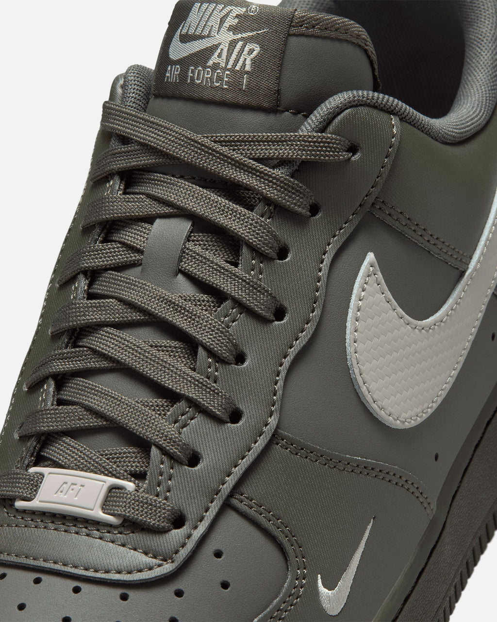 Classic Low-Top Casual Shoes - Newsprint