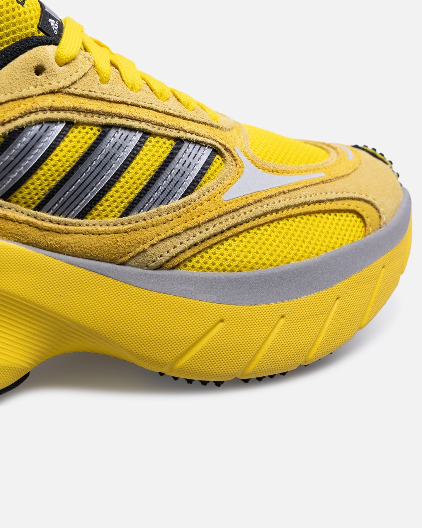 Yellow Low-Cut Performance Casual Shoes