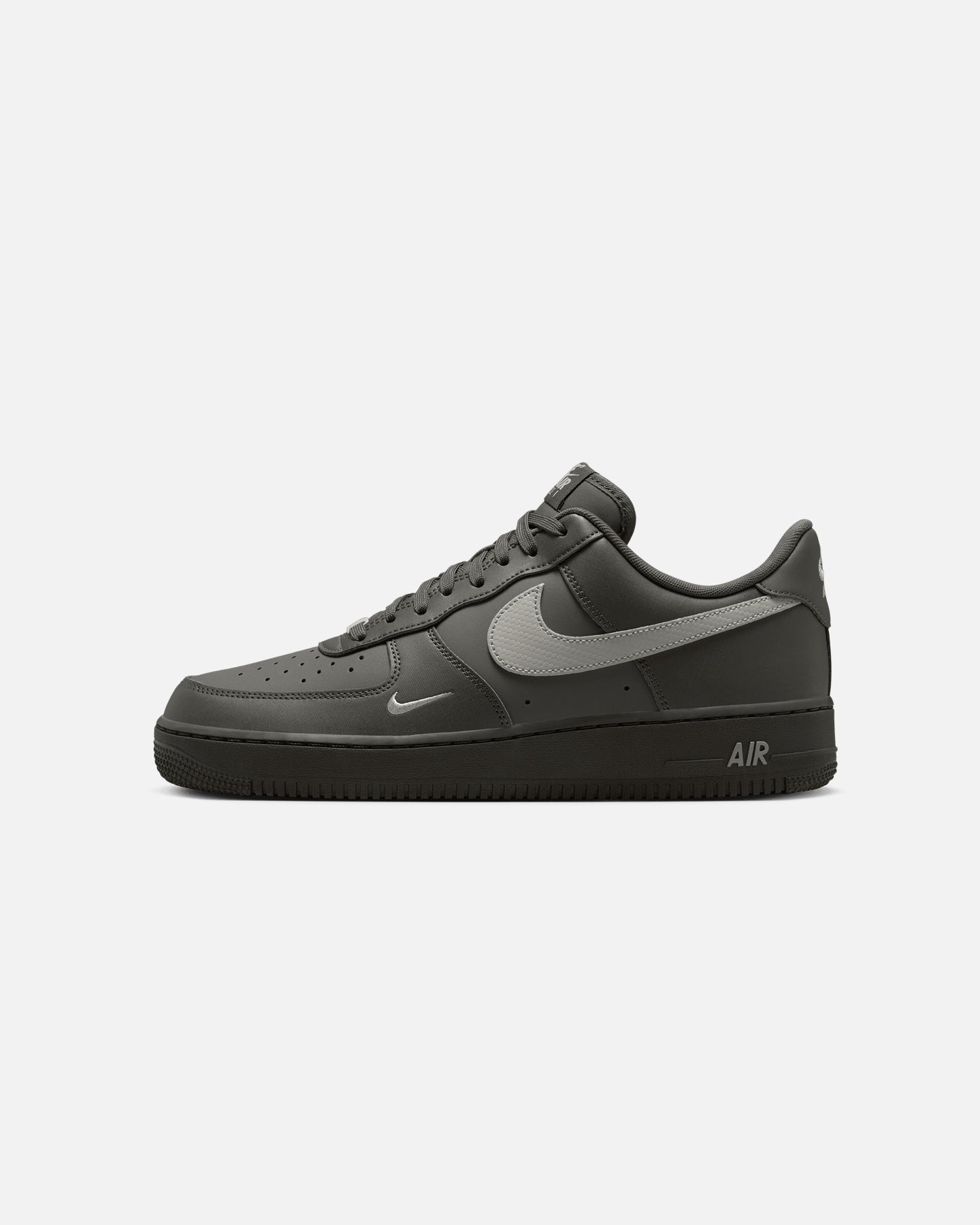 Classic Low-Top Casual Shoes - Newsprint