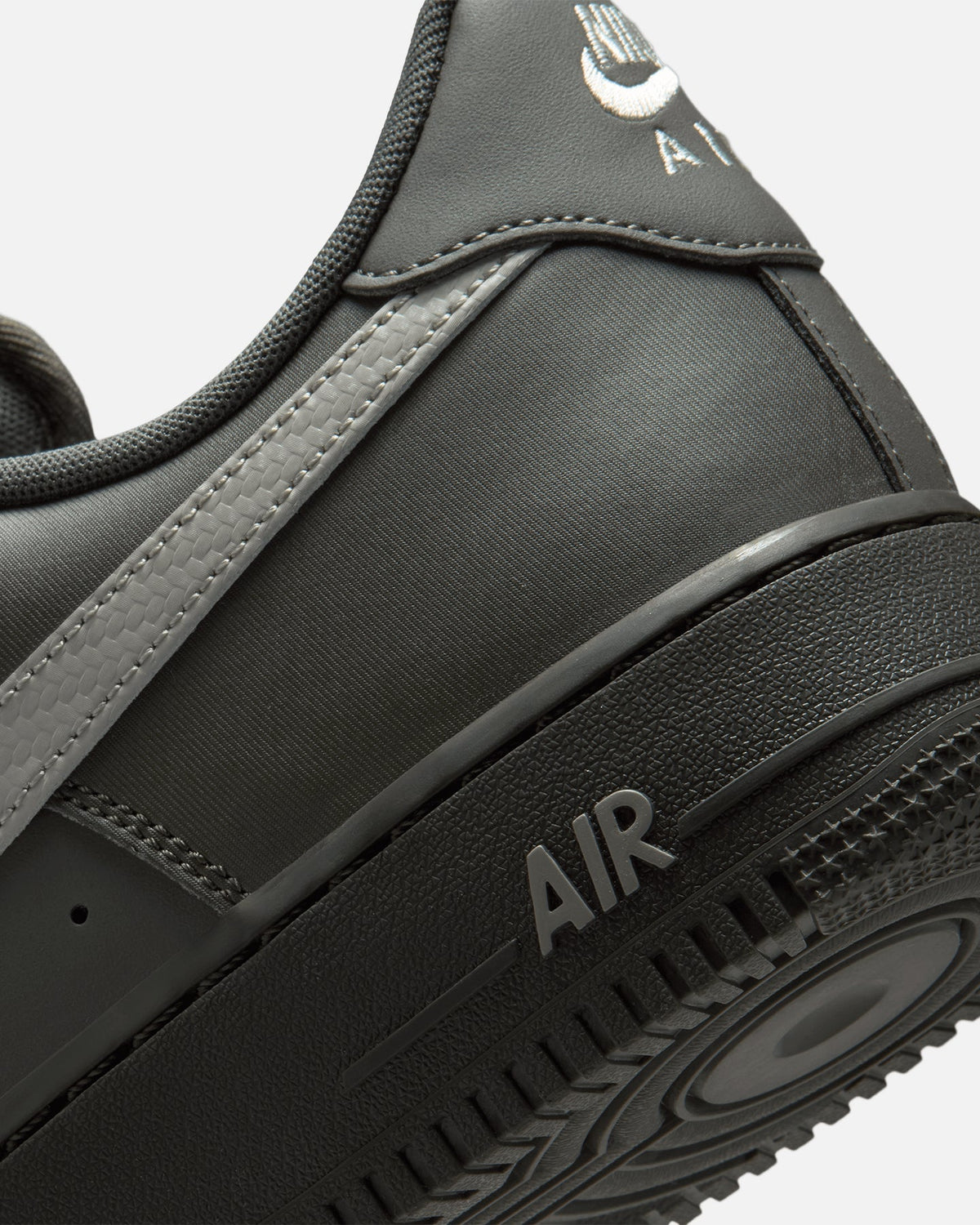 Classic Low-Top Casual Shoes - Newsprint