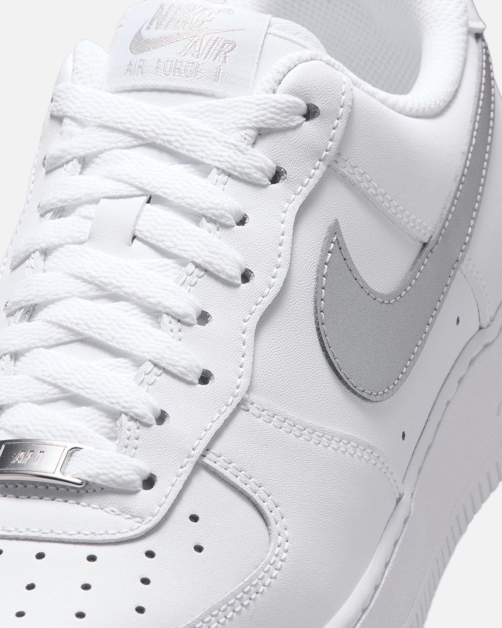 Low-Cut Casual Athletic Shoe - White/Metallic