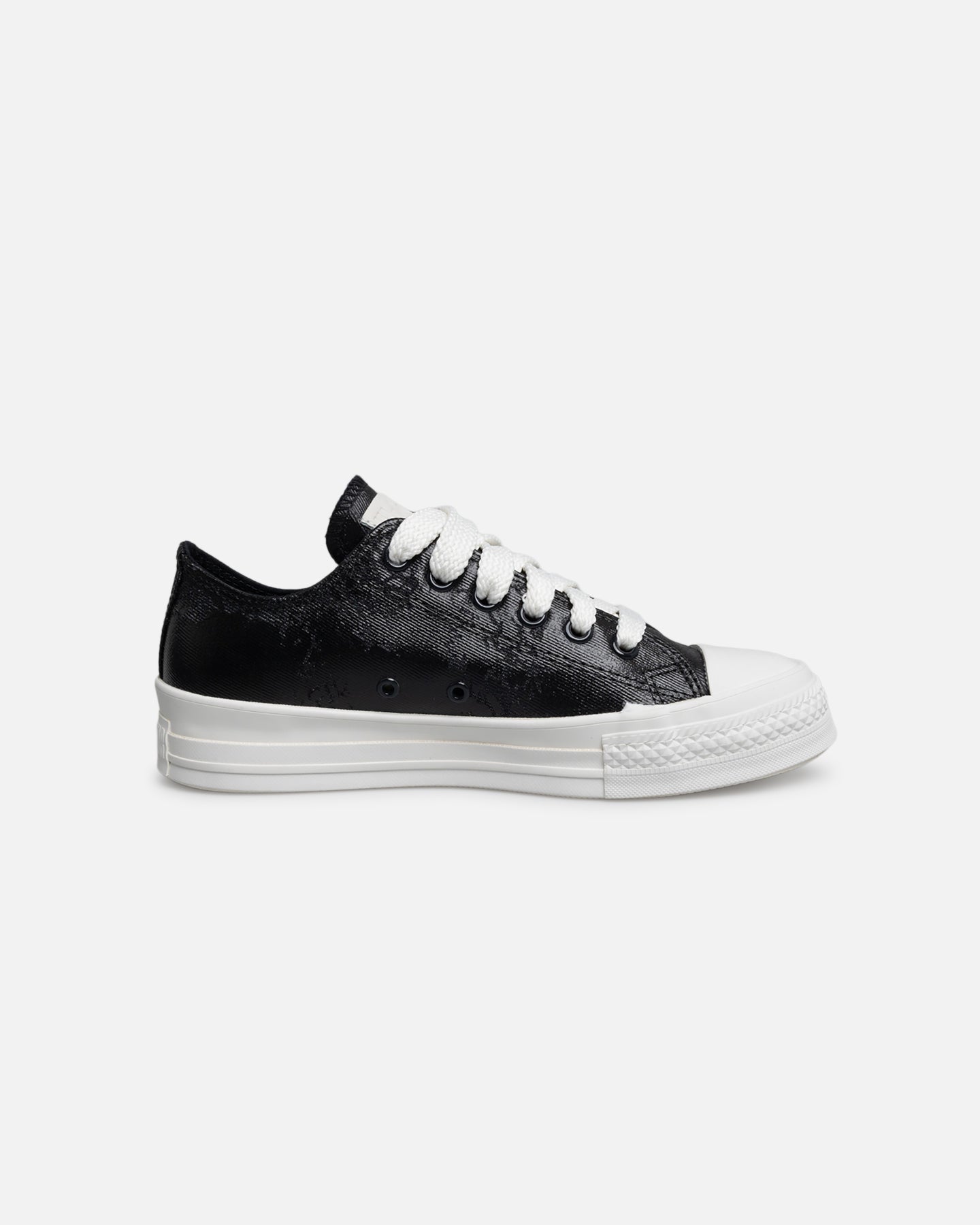 Low-Cut Canvas Lifestyle Shoes - Black/Vintage White