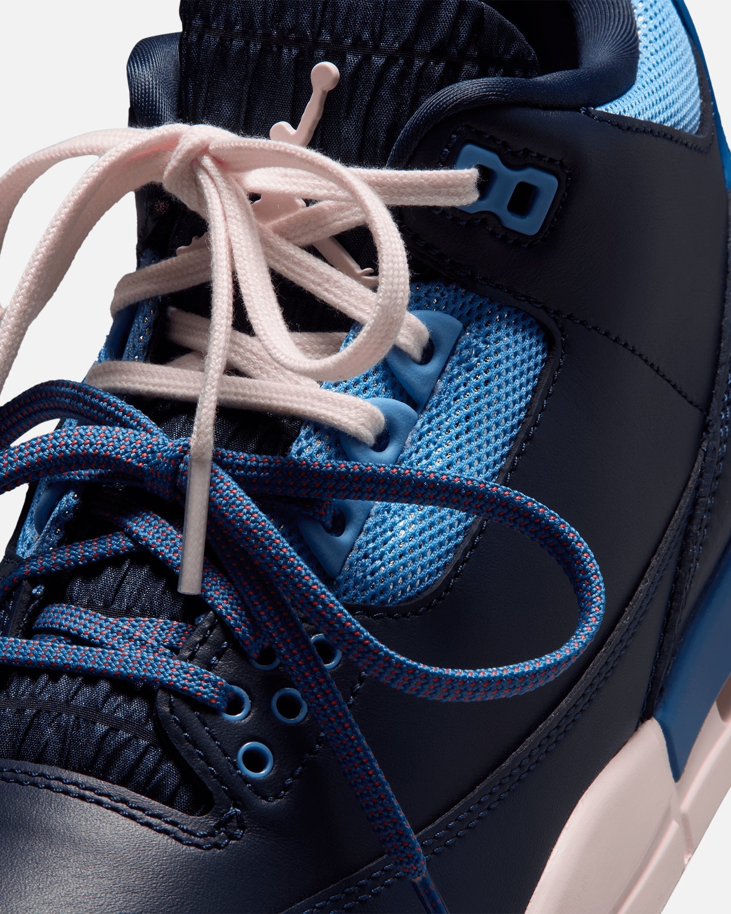Women's Mid-Cut Trainers with Visible Cushioning - Obsidian