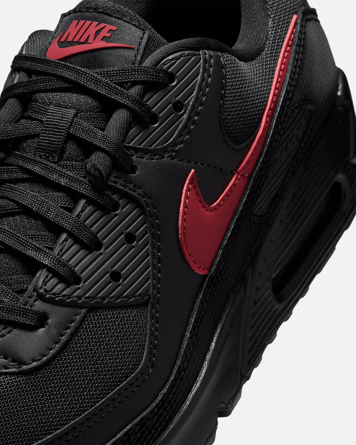 Low-Cut Athletic Shoe - Black/Red