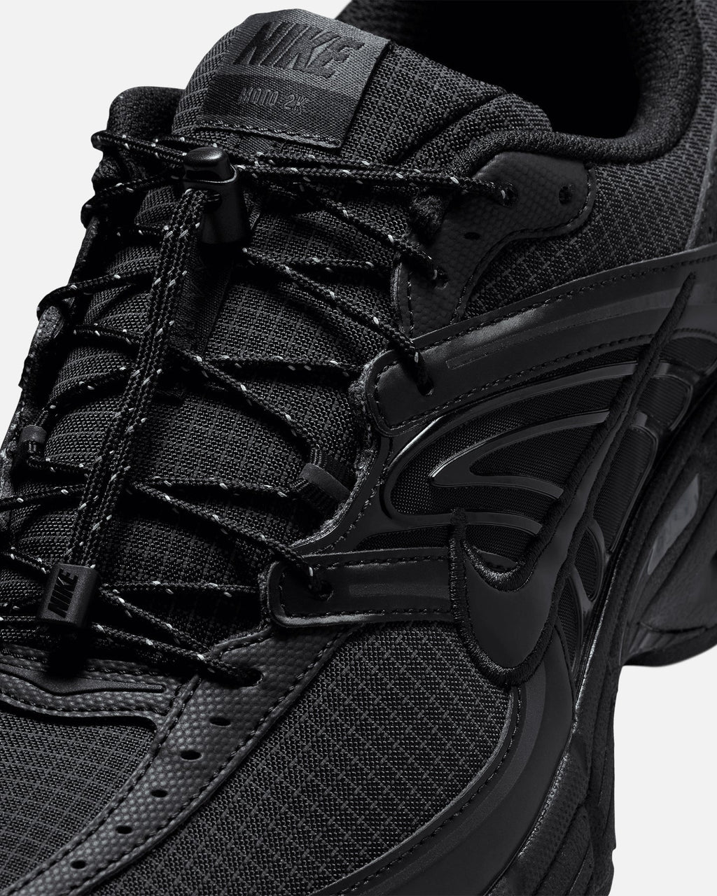 Black Low-Cut Athletic Sneakers with Cushioning