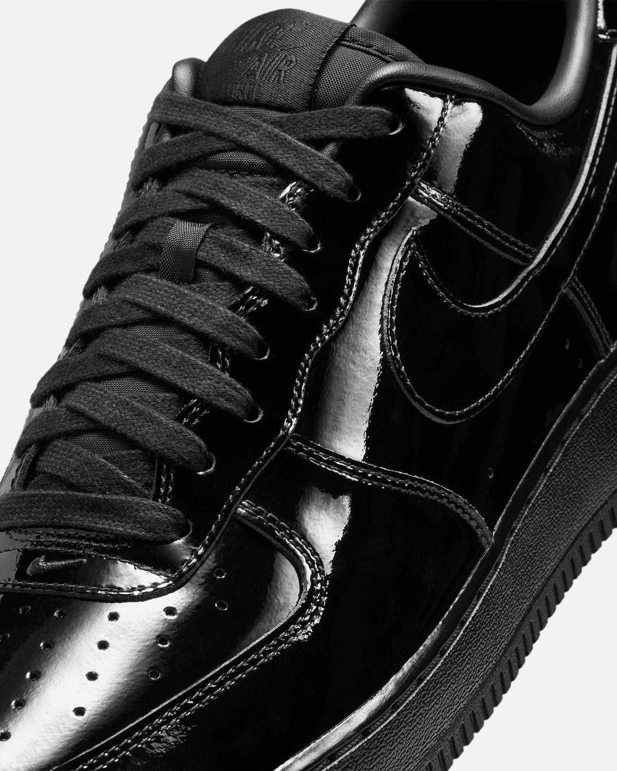 Low-Cut Patent Leather Casual Trainers - Black