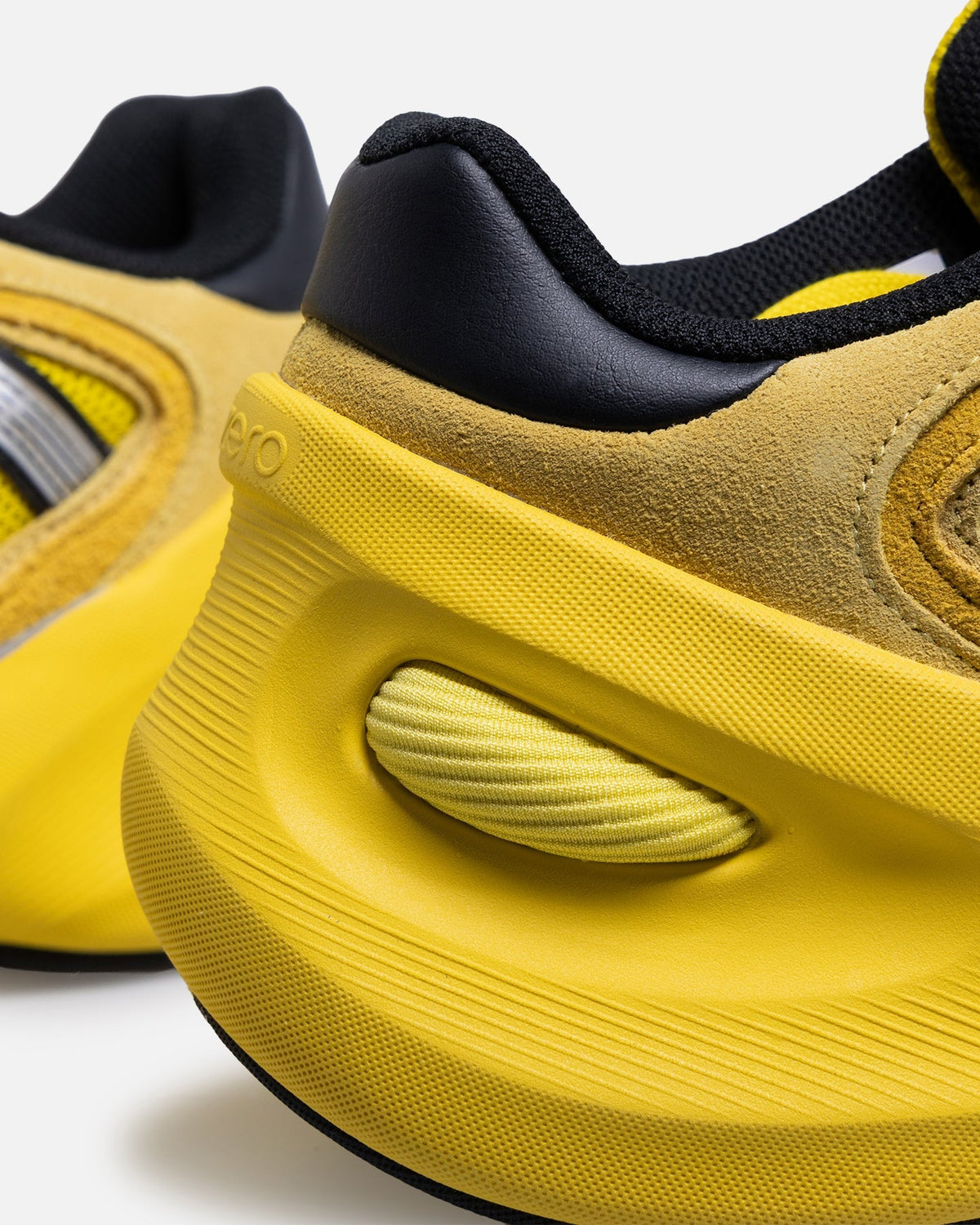 Yellow Low-Cut Performance Casual Shoes