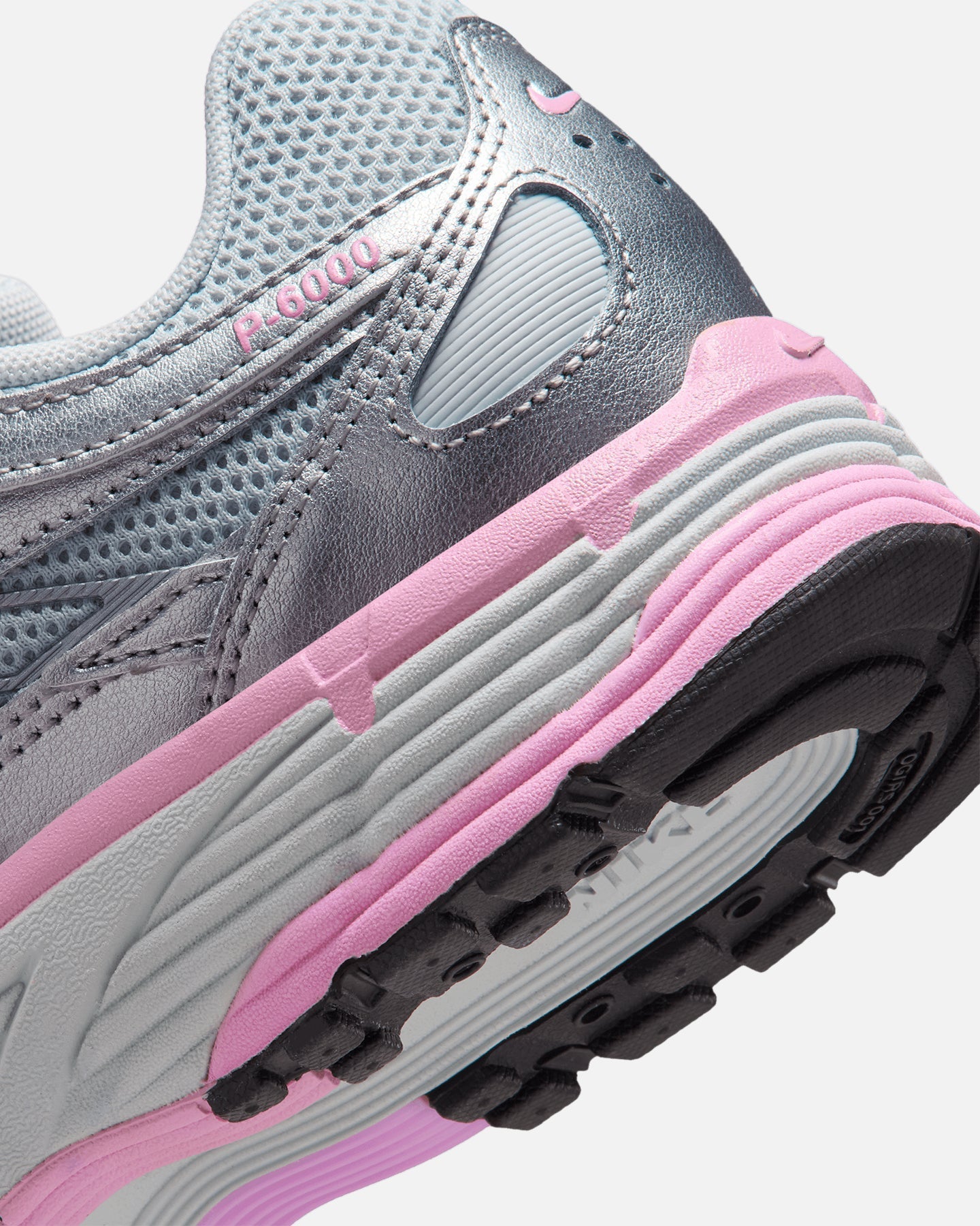 Women's Retro-Inspired Athletic Trainers - Platinum