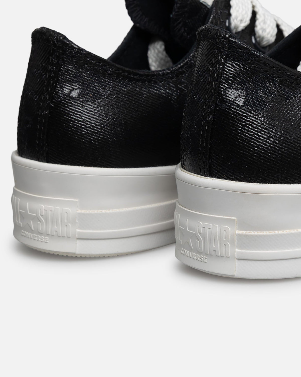 Low-Cut Canvas Lifestyle Shoes - Black/Vintage White