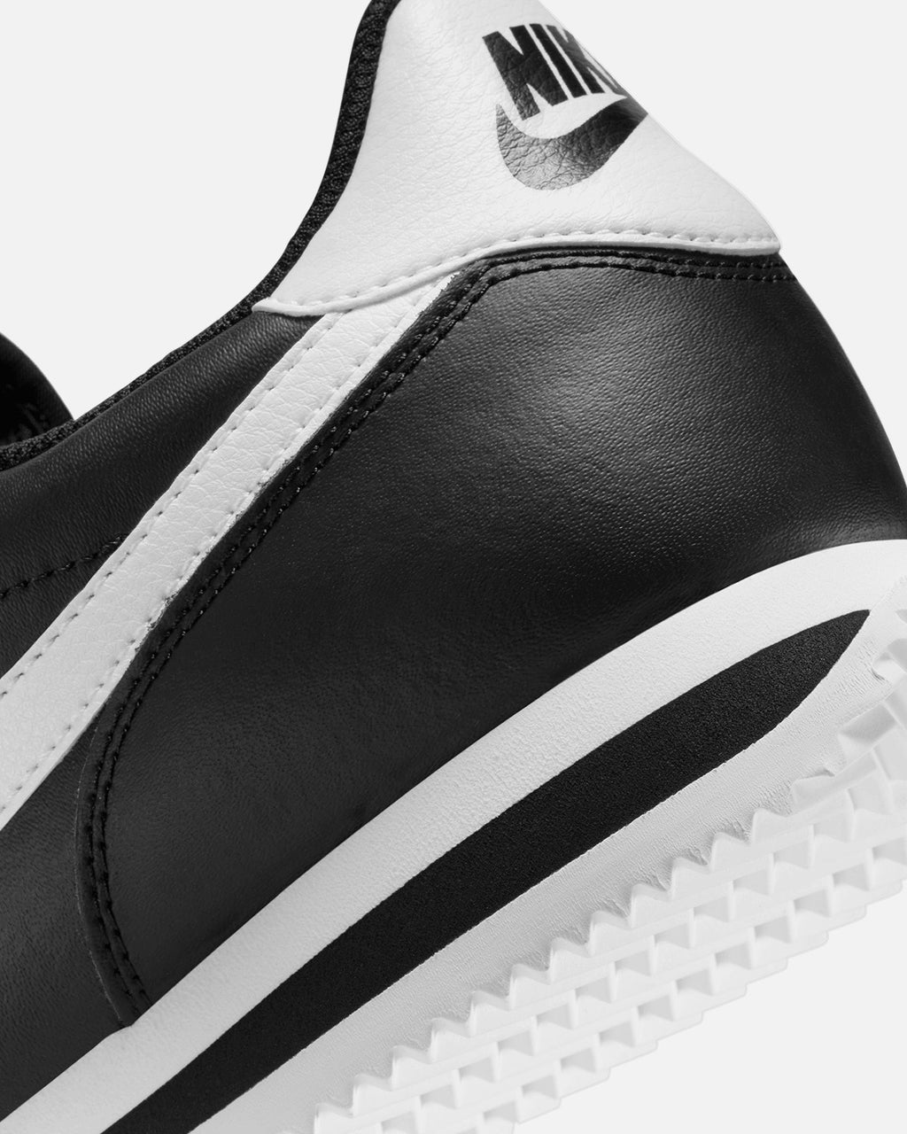 Retro-Inspired Low-Cut Casual Sneakers - Black/White
