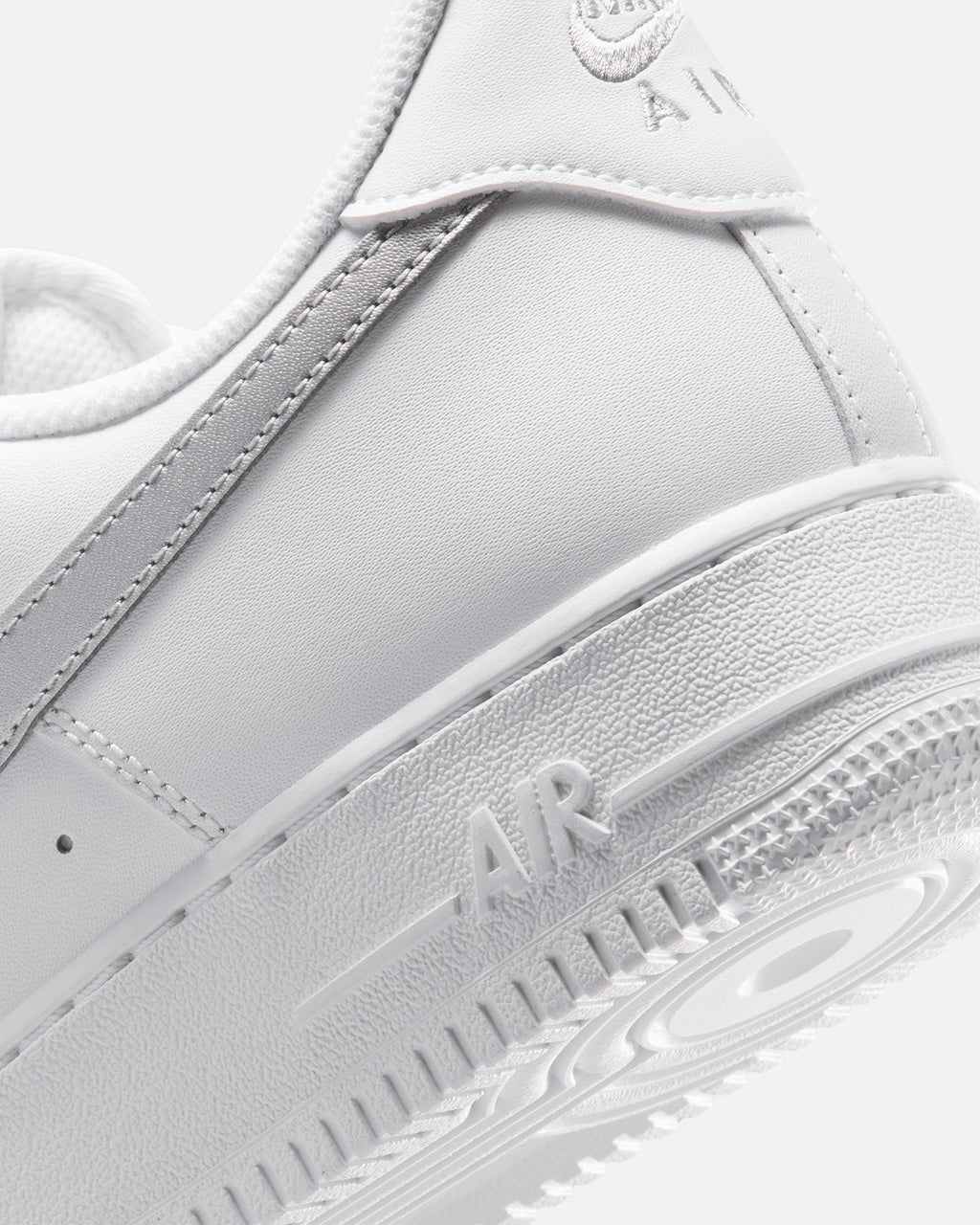 Low-Cut Casual Athletic Shoe - White/Metallic